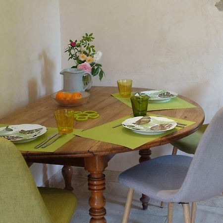 Gite Des Quatre Chemins La Vineuse Exterior foto